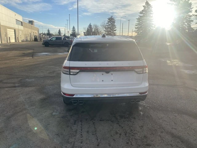 2026 Lincoln Aviator Reserve, biela, 10 km, dovoz Kanada — foto 4 z 5