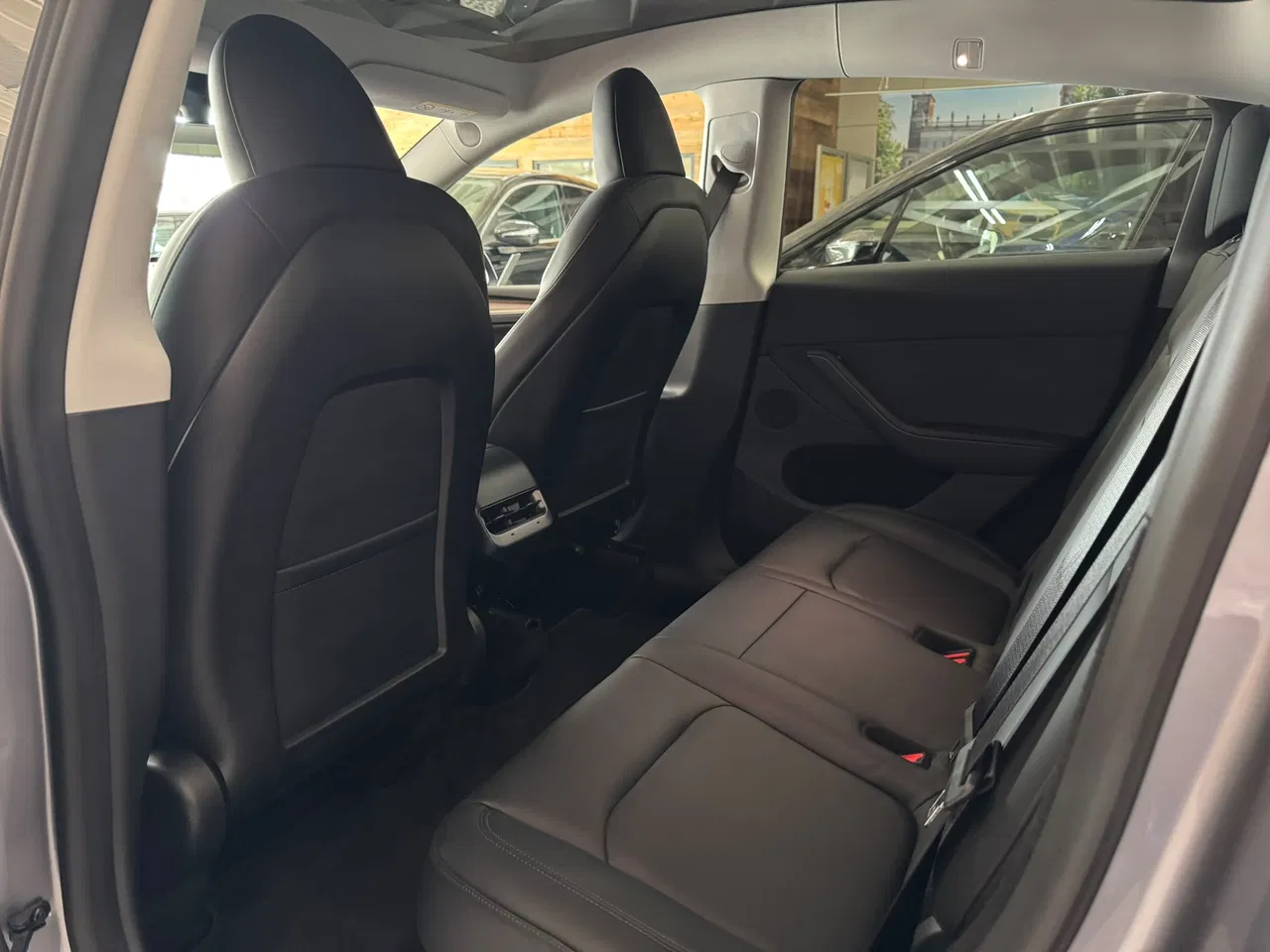 2023 Tesla Model Y, 42 380 km, Rumunsko — foto 8 z 12