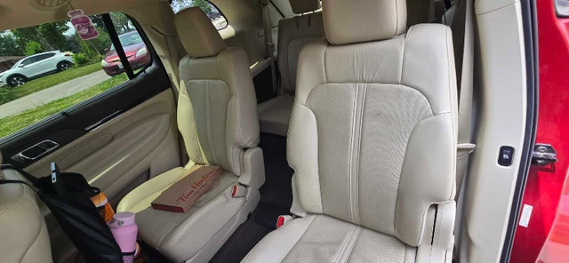 2013 Lincoln Mkt, červená, 222 000 km, dovoz Kanada — foto 5 z 5