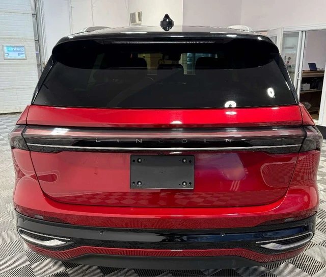 2024 Lincoln Nautilus Reserve, červená, 9 325 km, dovoz Kanada — foto 4 z 5