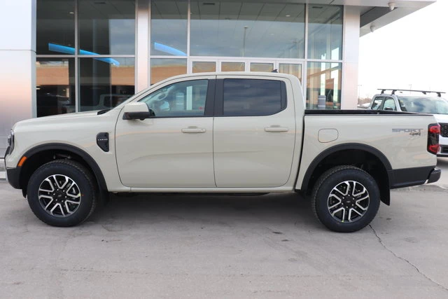 2026 Ford Ranger LARIAT, béžová, 4 km, dovoz Kanada — foto 3 z 11