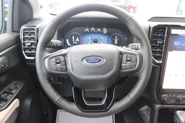 2026 Ford Ranger LARIAT, béžová, 4 km, dovoz Kanada — foto 8 z 11