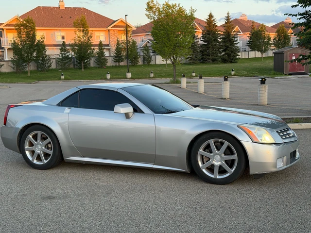 2006 Cadillac Xlr, strieborná, 128 000 km, dovoz Kanada — foto 1