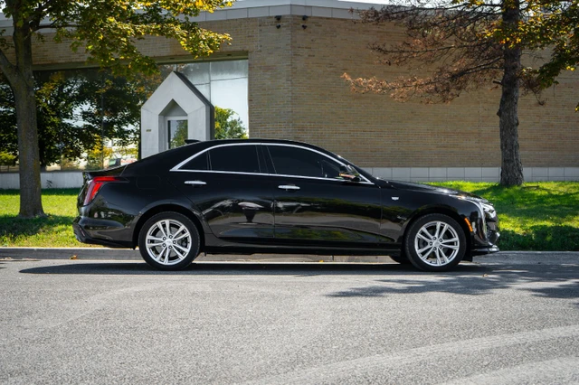 2022 Cadillac Ct4 Luxury, čierna, 204 350 km, dovoz Kanada — foto 4 z 5
