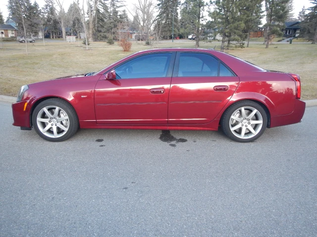 2005 Cadillac Cts-V, červená, 62 000 km, dovoz Kanada — foto 1 z 5 2005 Cadillac Cts-V, červená, 62 000 km, dovoz Kanada — foto 1 z 5