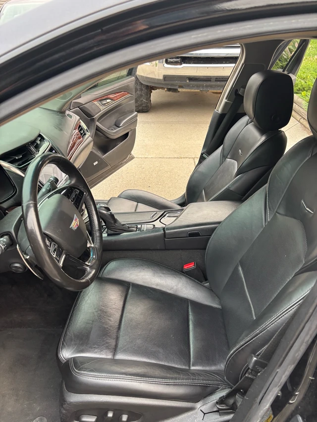 2015 Cadillac Cts, 141 000 km, dovoz Kanada — foto 5 z 5
