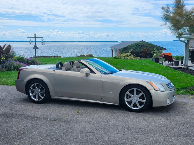 2006 Cadillac Xlr, 79 000 km, dovoz Kanada — foto 1