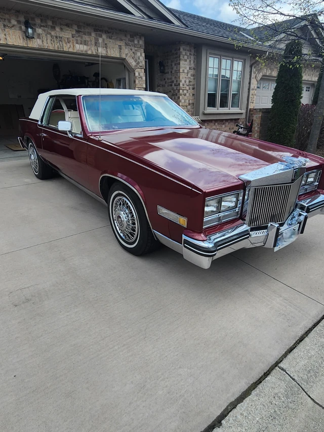 1985 Cadillac Eldorado, červená, 131 000 km, dovoz Kanada — foto 1