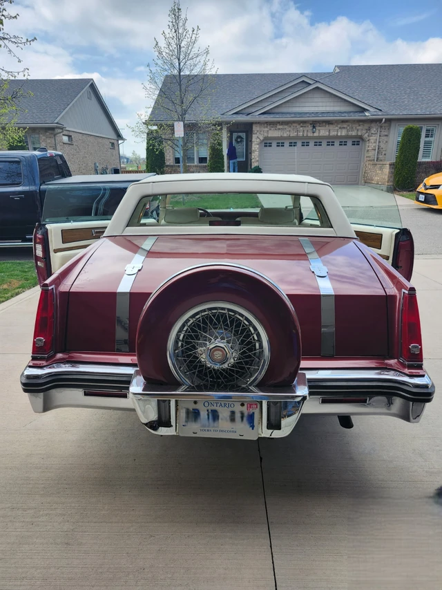 1985 Cadillac Eldorado, červená, 131 000 km, dovoz Kanada — foto 3 z 5
