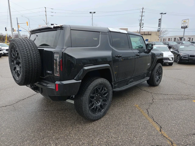 2026 GMC HUMMER EV SUV 2X, čierna, 9 618 km, dovoz Kanada — foto 4 z 5