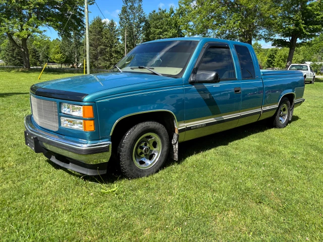 1998 GMC Ck1500 SLE, modrá, 294 244 km, dovoz Kanada — foto 1 z 5 1998 GMC Ck1500 SLE, modrá, 294 244 km, dovoz Kanada — foto 1 z 5
