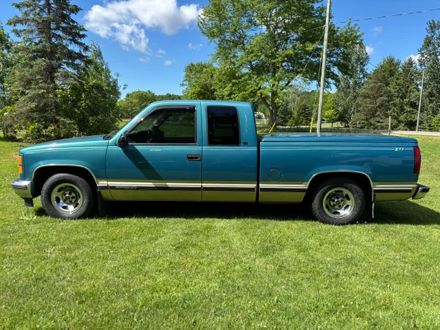 1998 GMC Ck1500 SLE, modrá, 294 244 km, dovoz Kanada — foto 2 z 5