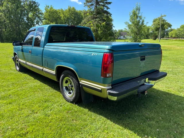 1998 GMC Ck1500 SLE, modrá, 294 244 km, dovoz Kanada — foto 3 z 5