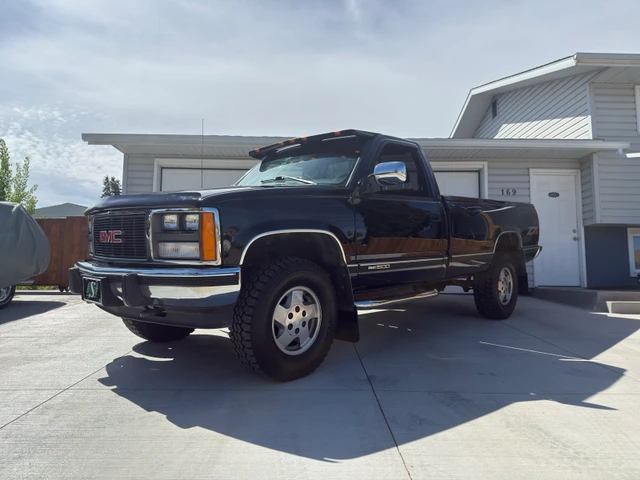 1997 GMC Ck1500 SLE, čierna, 220 000 km, dovoz Kanada — foto 1