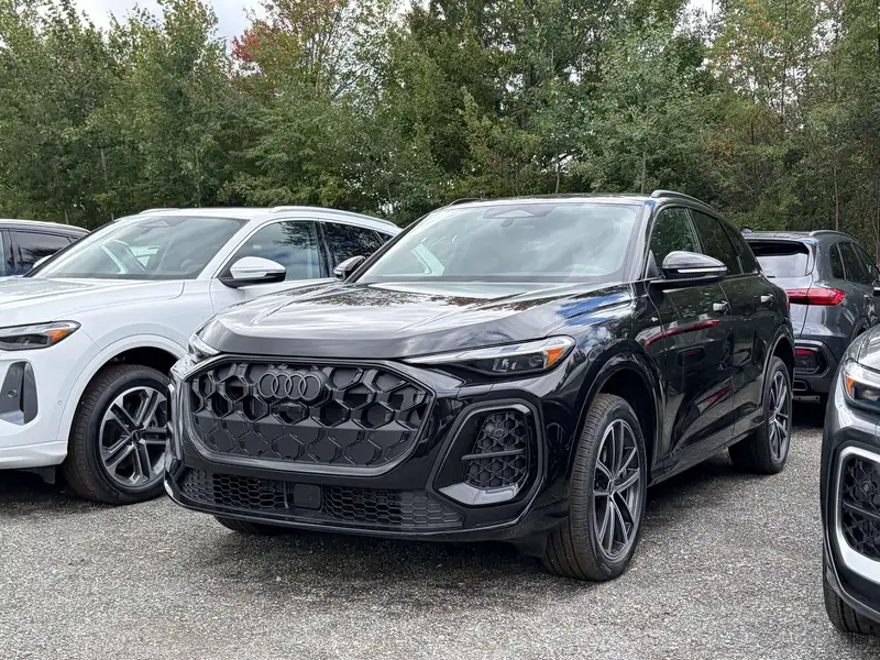 2026 Audi Q5, čierna, 10 km, dovoz Kanada — foto 1