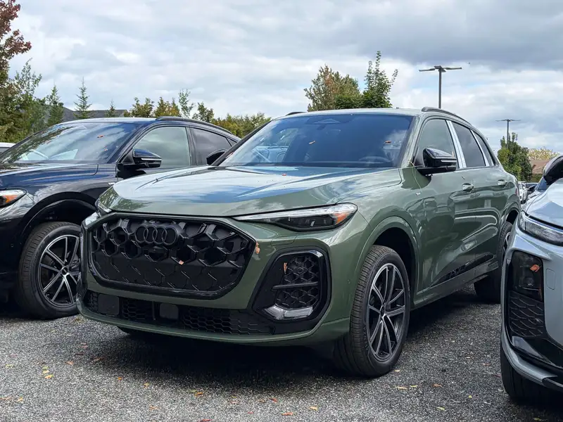 2026 Audi Q5, zelená, 10 km, dovoz Kanada — foto 1
