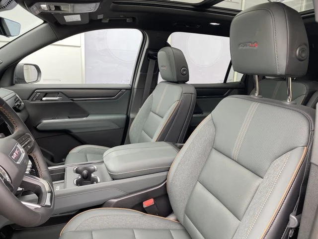 2026 GMC Acadia AT4, čierna, 3 km, dovoz Kanada — foto 13 z 20