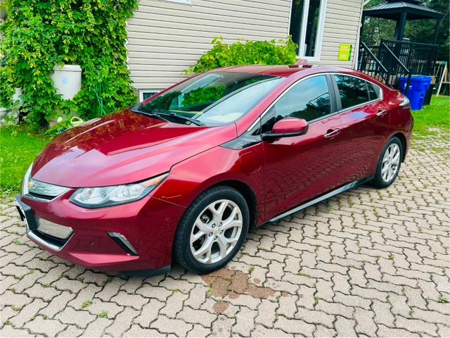 2017 Chevrolet Volt Premier, červená, 156 542 km, dovoz Kanada — foto 1