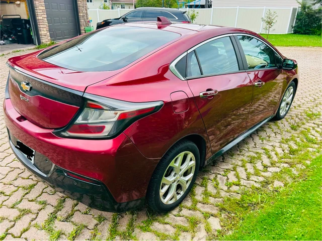 2017 Chevrolet Volt Premier, červená, 156 542 km, dovoz Kanada — foto 2 z 5