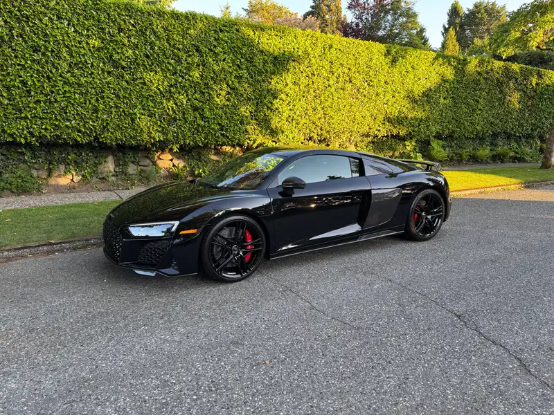 2023 Audi R8 performance, čierna, 5 500 km, dovoz Kanada — foto 1