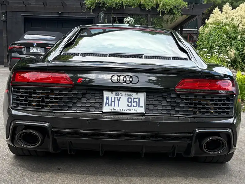 2023 Audi R8 performance, čierna, 4 500 km, dovoz Kanada — foto 4 z 8