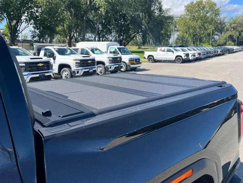 2026 GMC Canyon Denali, čierna, 0 km, dovoz Kanada — foto 10 z 12
