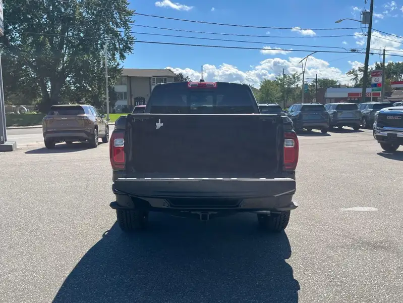 2026 GMC Canyon Denali, čierna, 0 km, dovoz Kanada — foto 11 z 12