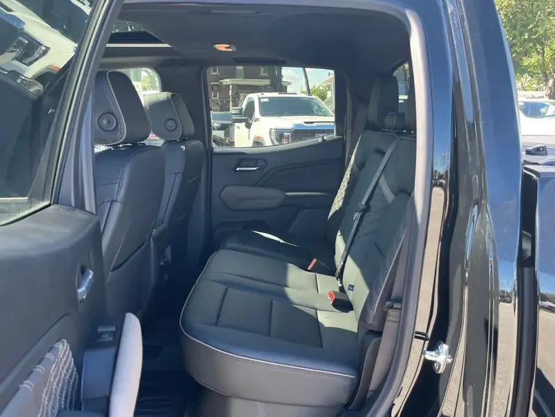 2026 GMC Canyon Denali, čierna, 0 km, dovoz Kanada — foto 12 z 12