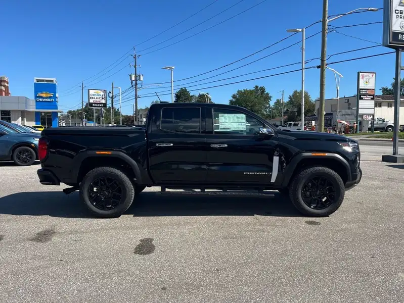 2026 GMC Canyon Denali, čierna, 0 km, dovoz Kanada — foto 4 z 12