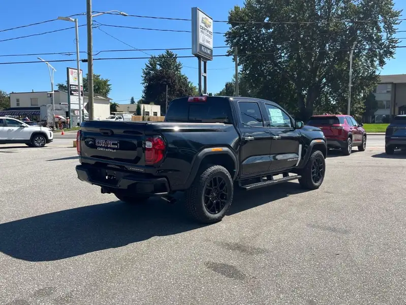 2026 GMC Canyon Denali, čierna, 0 km, dovoz Kanada — foto 5 z 12