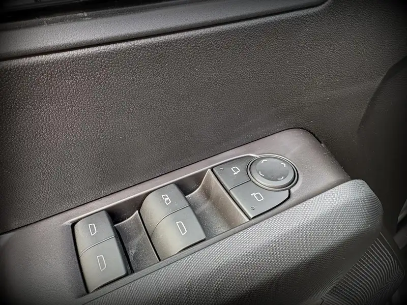 2026 GMC Canyon 4WD CREW CAB ELEVATION SHORT BOX, strieborná, 0 km, dovoz Kanada — foto 12 z 12