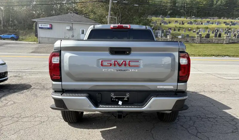 2026 GMC Canyon 4WD CREW CAB ELEVATION SHORT BOX, strieborná, 0 km, dovoz Kanada — foto 6 z 12