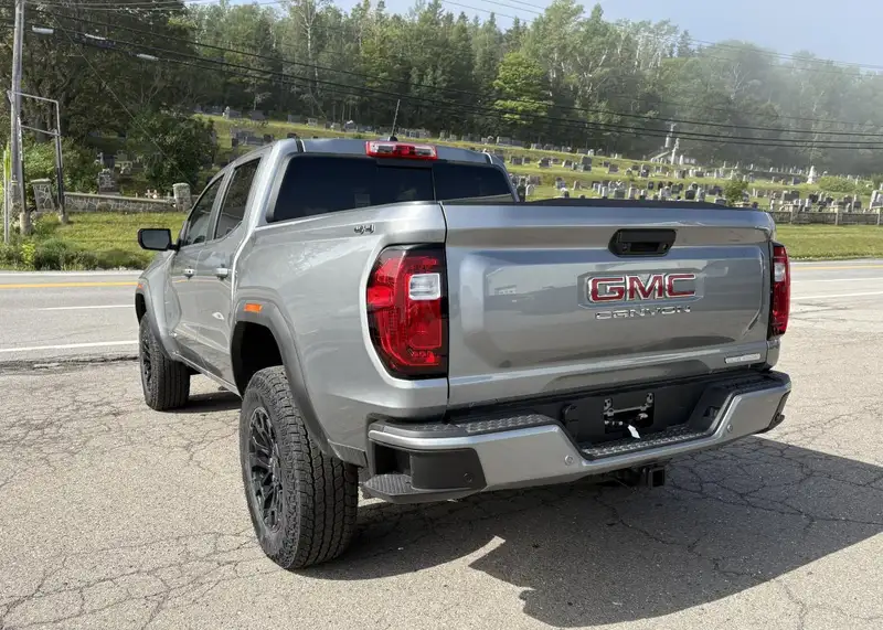 2026 GMC Canyon 4WD CREW CAB ELEVATION SHORT BOX, strieborná, 0 km, dovoz Kanada — foto 7 z 12