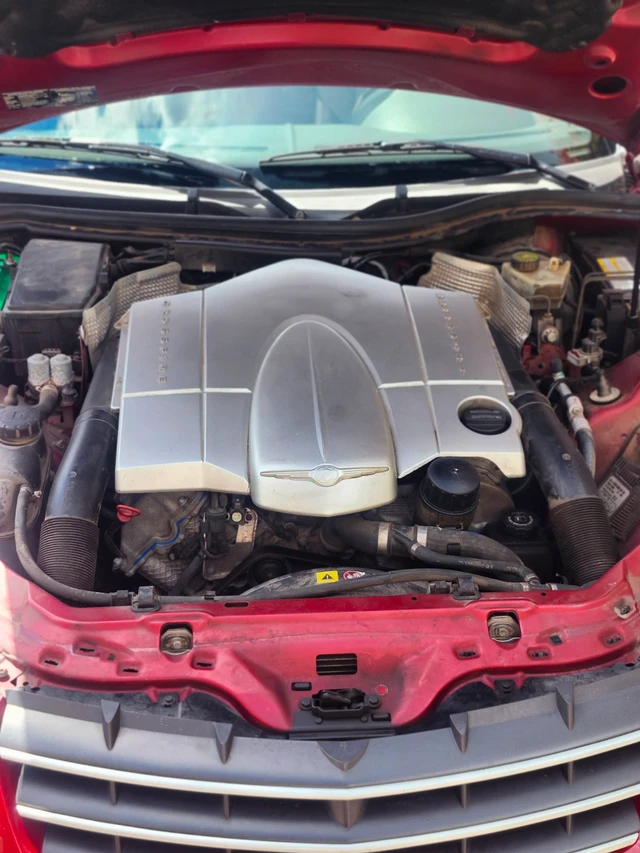 2005 Chrysler Crossfire Limited, červená, 88 088 km, dovoz Kanada — foto 4 z 5
