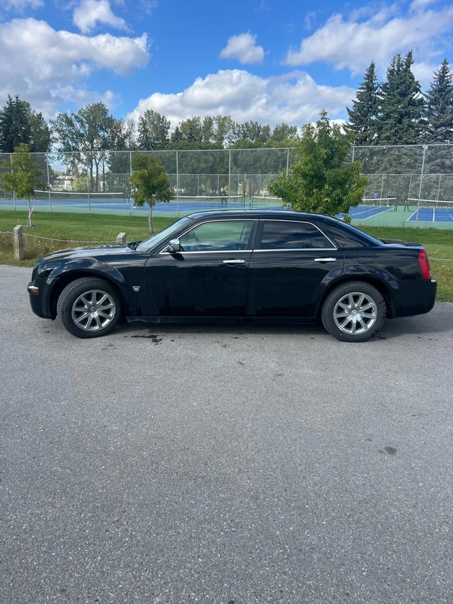 2009 Chrysler 300, čierna, 120 200 km, dovoz Kanada — foto 2 z 5