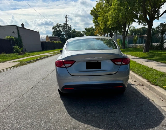 2016 Chrysler 200Series, sivá, 44 500 km, dovoz Kanada — foto 1