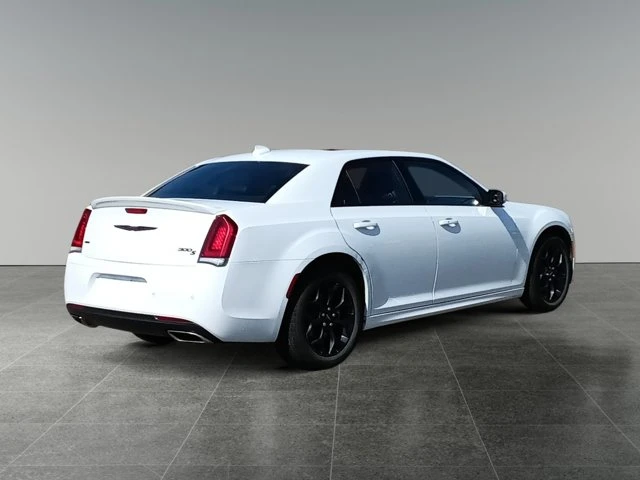 2023 Chrysler 300 300S, biela, 81 997 km, dovoz Kanada — foto 9 z 17