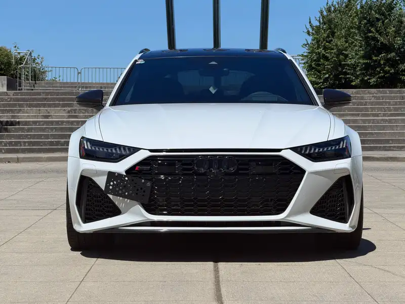 2024 Audi RS6 Avant Performance, 16 000 km, dovoz Kanada — foto 1