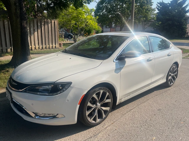 2015 Chrysler 200Series 200C, biela, 113 000 km, dovoz Kanada — foto 1