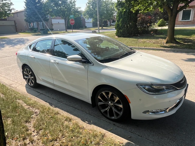 2015 Chrysler 200Series 200C, biela, 113 000 km, dovoz Kanada — foto 2 z 5