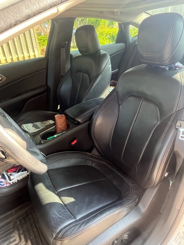 2015 Chrysler 200Series 200C, biela, 113 000 km, dovoz Kanada — foto 5 z 5