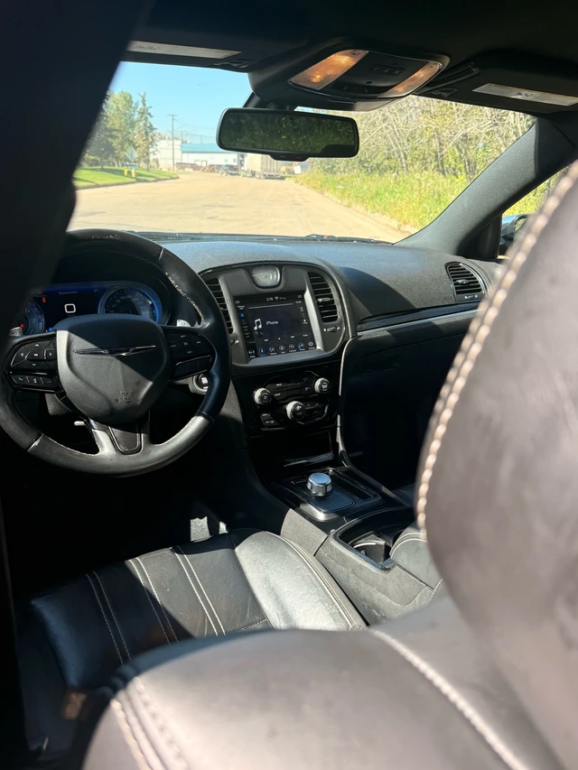 2018 Chrysler 300, 115 325 km, dovoz Kanada — foto 2 z 5