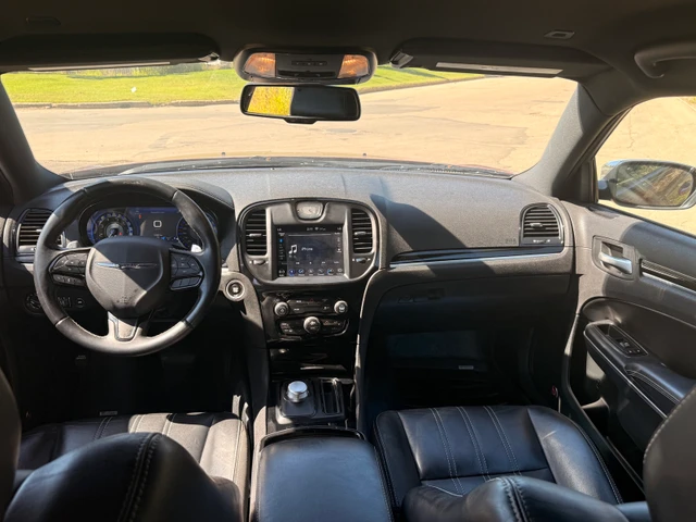 2018 Chrysler 300, 115 325 km, dovoz Kanada — foto 3 z 5