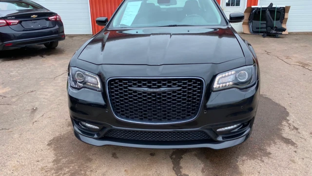 2022 Chrysler 300, 56 000 km, dovoz Kanada — foto 2 z 5
