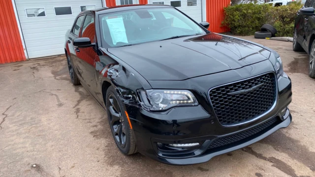 2022 Chrysler 300, 56 000 km, dovoz Kanada — foto 3 z 5