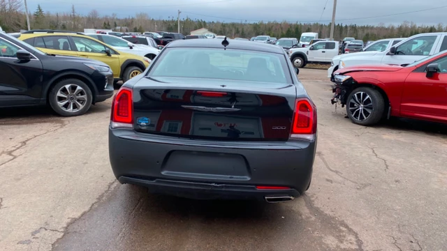 2022 Chrysler 300, 56 000 km, dovoz Kanada — foto 5 z 5