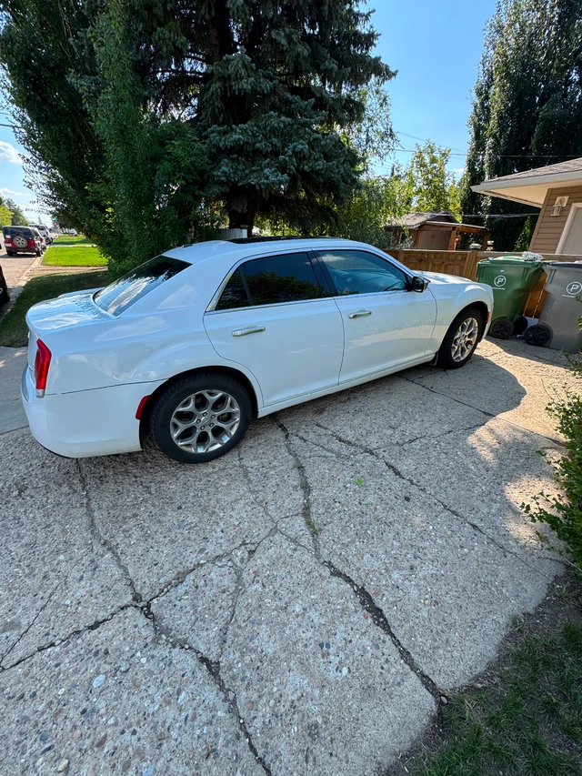 2016 Chrysler 300 Platinum, biela, 155 000 km, dovoz Kanada — foto 3 z 5