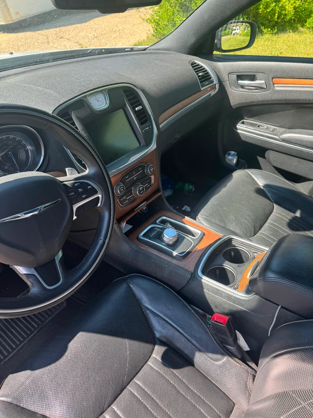 2016 Chrysler 300 Platinum, biela, 155 000 km, dovoz Kanada — foto 5 z 5