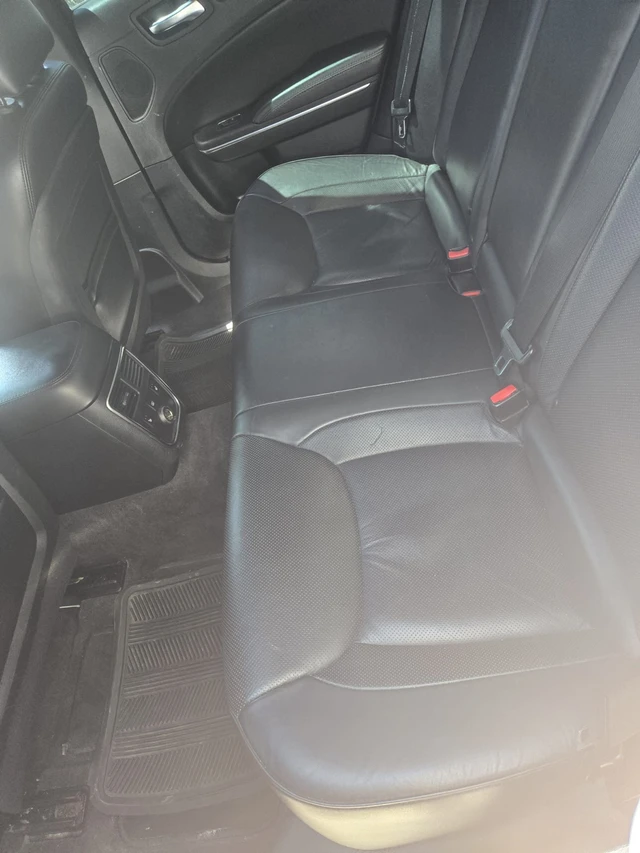2011 Chrysler 300C, čierna, 198 000 km, dovoz Kanada — foto 5 z 5