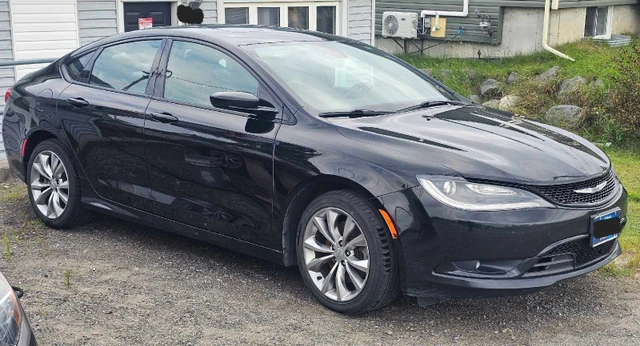 2015 Chrysler 200 S, 106 602 km, dovoz Kanada — foto 1